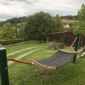 Bild vom Spielplatz anzeigen.