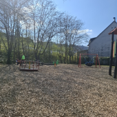 Bild vom Spielplatz anzeigen.