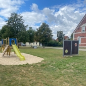 Bild vom Spielplatz anzeigen.