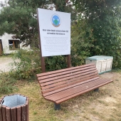 Bild vom Spielplatz anzeigen.