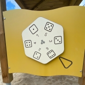Bild vom Spielplatz anzeigen.
