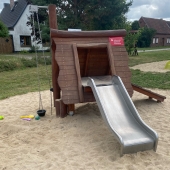 Bild vom Spielplatz anzeigen.