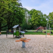 Bild vom Spielplatz anzeigen.