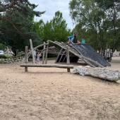 Bild vom Spielplatz anzeigen.