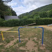 Bild vom Spielplatz anzeigen.