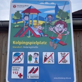 Bild vom Spielplatz anzeigen.