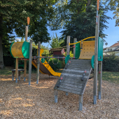 Bild vom Spielplatz anzeigen.