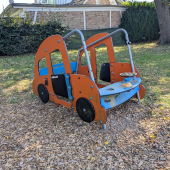 Bild vom Spielplatz anzeigen.