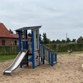Bild vom Spielplatz anzeigen.