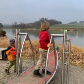 Bild vom Spielplatz anzeigen.