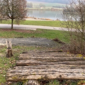 Bild vom Spielplatz anzeigen.
