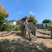 Bild vom Spielplatz anzeigen.