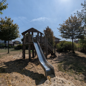 Bild vom Spielplatz anzeigen.