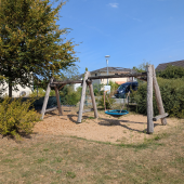 Bild vom Spielplatz anzeigen.