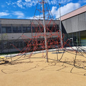 Bild vom Spielplatz anzeigen.
