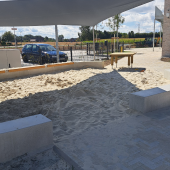 Bild vom Spielplatz anzeigen.