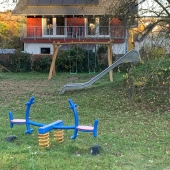 Bild vom Spielplatz anzeigen.