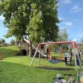 Bild vom Spielplatz anzeigen.