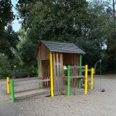 Bild vom Spielplatz anzeigen.