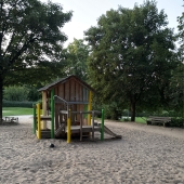 Bild vom Spielplatz anzeigen.