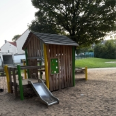 Bild vom Spielplatz anzeigen.