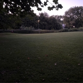 Bild vom Spielplatz anzeigen.