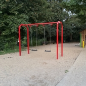 Bild vom Spielplatz anzeigen.