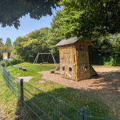 Bild vom Spielplatz anzeigen.