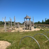 Bild vom Spielplatz anzeigen.