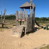 Bild vom Spielplatz anzeigen.