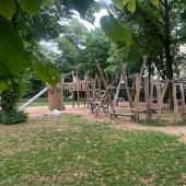 Bild vom Spielplatz anzeigen.