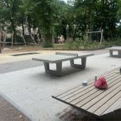 Bild vom Spielplatz anzeigen.