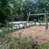 Bild vom Spielplatz anzeigen.