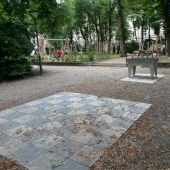 Bild vom Spielplatz anzeigen.