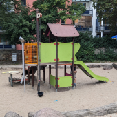 Bild vom Spielplatz anzeigen.