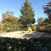 Bild vom Spielplatz anzeigen.