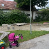 Bild vom Spielplatz anzeigen.