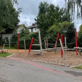 Bild vom Spielplatz anzeigen.