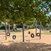 Bild vom Spielplatz anzeigen.
