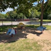 Bild vom Spielplatz anzeigen.