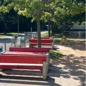 Bild vom Spielplatz anzeigen.