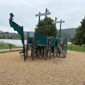 Bild vom Spielplatz anzeigen.