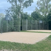 Bild vom Spielplatz anzeigen.
