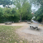 Bild vom Spielplatz anzeigen.