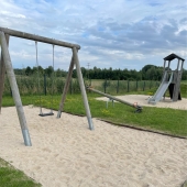 Bild vom Spielplatz anzeigen.