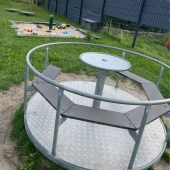 Bild vom Spielplatz anzeigen.
