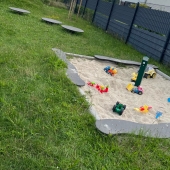 Bild vom Spielplatz anzeigen.