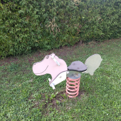Bild vom Spielplatz anzeigen.