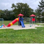 Bild vom Spielplatz anzeigen.