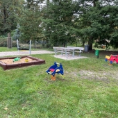 Bild vom Spielplatz anzeigen.